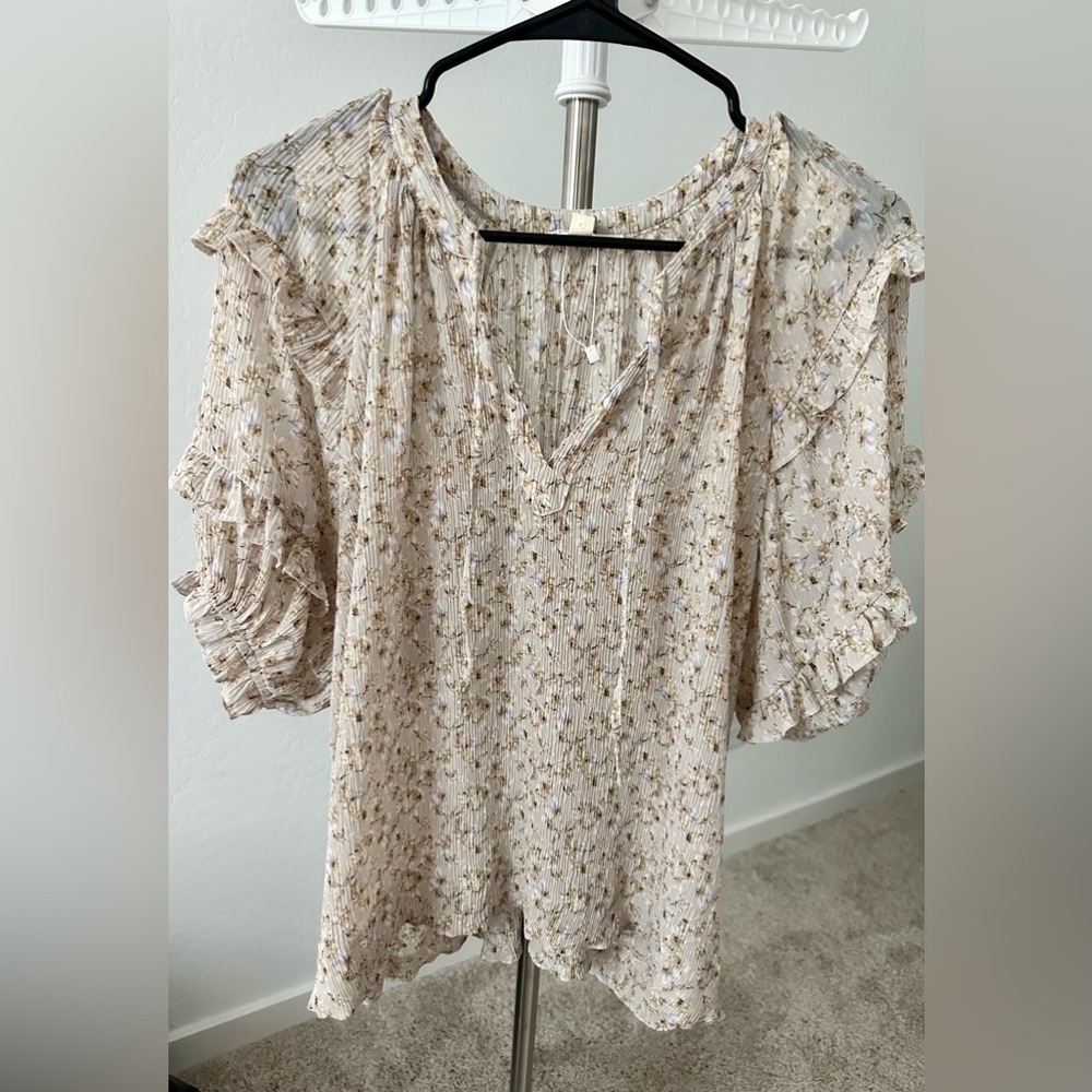 Flowered blouse loose fit new without tag